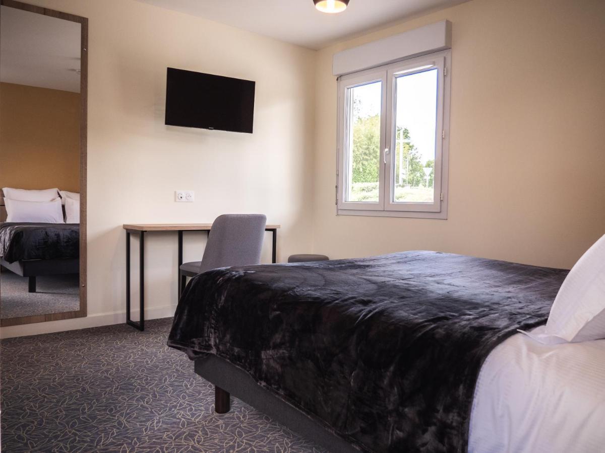 Logis Hotels Le Saint Pierre Moncoutant Екстер'єр фото